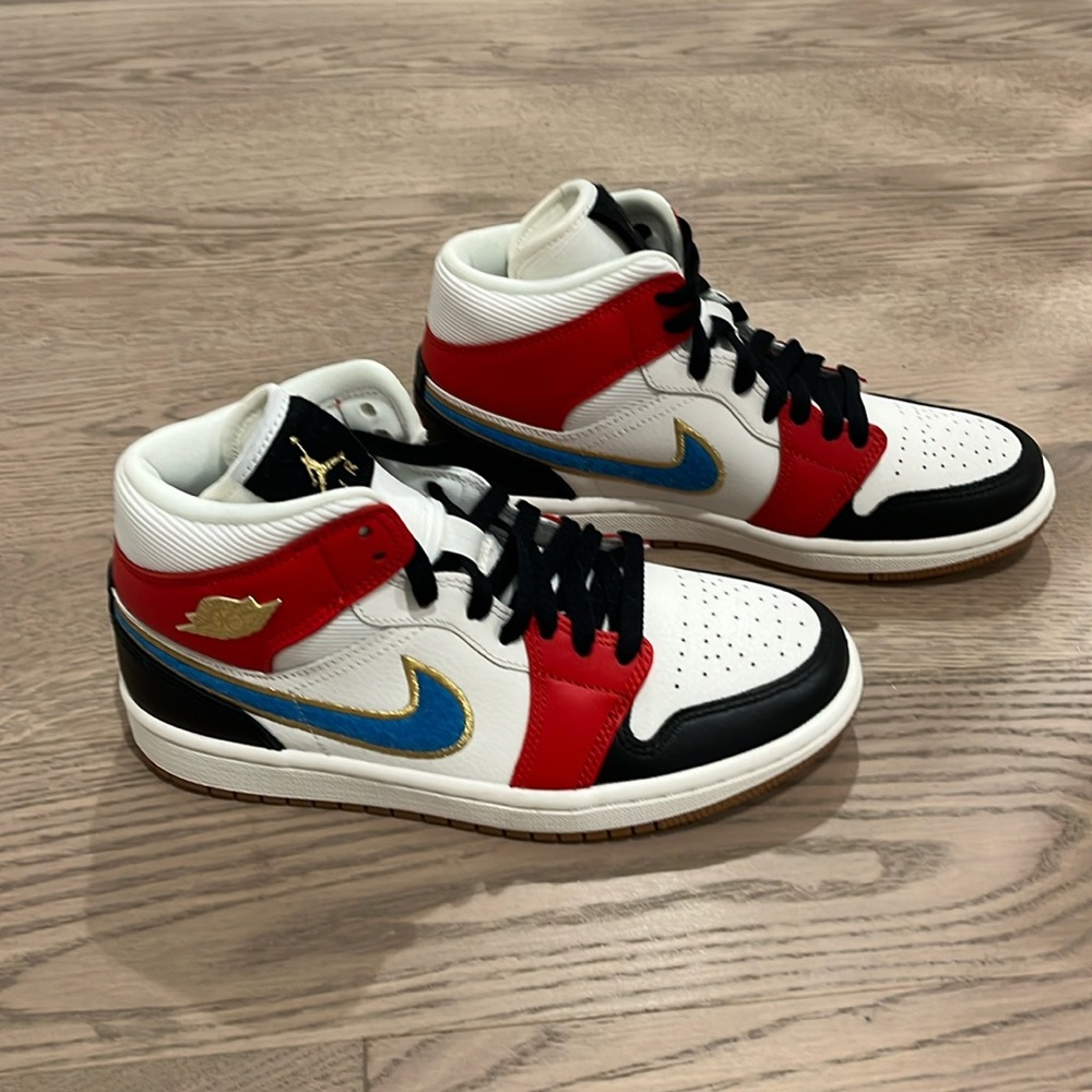 Women’s size 7 Air Jordan hightop sneakers never worn brand new